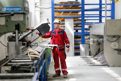 pokaz działania maszyny do recyklingu